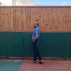 Pere Puig, de 54 anys, és veí de Reus i necessita ajuda per posar-se dempeus.