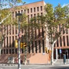 L’Institut Ernest Lluch, l’únic centre de secundària del municipi, opera des de fa més de quinze anys amb el doble de línies per a les quals va ser concebut