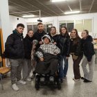 Ion amb el seu professor Mario Téllez i alguns del seus companys d'estudi.