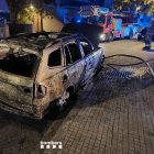 Imatge del vehicle calcinat a Banyeres del Penedès.
