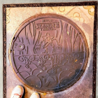 En total, s’han canviat una quarantena de tapes de metall per tot l’Estat, cinc de les quals a Catalunya: quatre a Barcelona i una a Tarragona.