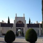 Imatge de l’entrada del Cementiri Municipal.