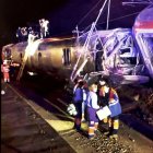 L'accident va passar a les 19.45 hores, quan un tren Iryo (Màlaga-Madrid) ha descarrilat en Adamuz i ha envaït la via contigua, per la qual circulava un altre comboi d'AVE (Madrid-Huelva), que també ha descarrilat.