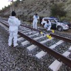 Agents de la Guàrdia Civil a la zona dels trens descarrilats a Adamuz, Còrdova.