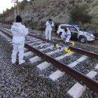 Agents de la Guàrdia Civil a la zona dels trens descarrilats a Adamuz, Còrdova.