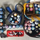 Els més de 50 esprais per fer grafitis decomissats en un control a l'N-240 al Priorat