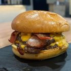 Imagen de la hamburguesa de Calafell que aspira a convertirse en la mejor de España.