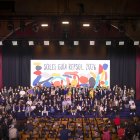 Fotografia de familia al final de la gala Soles Guía Repsol 2026.