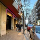 Els veïns denuncien sorolls i concentracions de persones a l'exterior del local.