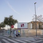 El solar dispone de 4.672 metros cuadrados y está delimitado por las calles Joan Salvat Papasseit, Manuel de Pedrolo, Manuel Hugué y Escultor Juli Antoni.