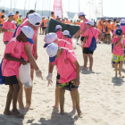 Madre Terra Fundación Mediterránea celebra una nueva edición del 'Día de limpieza de la playa'. Con esta nueva actuación, que pretende concienciar a la ciudadanía sobre la importancia de respetar el litoral, se cumplen 25 años de defensa del medio ambiente.
