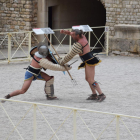 Els Provocatores entren a l'arena de l'Amfiteatre Romà de Tarragona. El públic aplaudeix. Els dos gladiadors es miren als ulls, saben que lluitaran i que un dels dos 'morirà'. L'àrbitre ordena el tret de sortida: «Pugna». I comença l'acció. Així comença un dels actes més multitudinaris i exitosos del festival Tarraco Viva. Des de fa molts anys, els homes, i en aquest cas, les dones, de Dario Battaglia —director de l'Istituo Ars Dimicandi— captiven als tarragonins amants de la història.