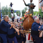 La Processó de Sant Pere del Serrallo és un dels actes més tradicionals i més multitudinaris de la Festa Major del barri, que ha tingut lloc aquest dimecres a la tarda.