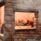 El diorama, de cinco metros de largo, es diferente del que se pueden visitar por Navidad y que recrean pesebres, ya que no hay ningún ángulo recto.
