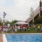 La piscina del Nàstic es converteix en el punt neuràlgic de la celebració del 'Mulla't'