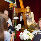 Ofrenda floral en el Crist de la Primera Caiguda en la Parroquia de Sant Josep Obrer.