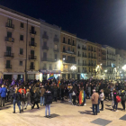 Unes 500 persones s'han donat concentrat aquesta tarda a la plaça de la Font de Tarragona per denunciar la violència masclista.