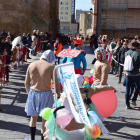 Imatges de la baixada del pajaritu, celebrada al casc antic de Tarragona el dissabte de Carnaval