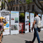 Feria de entidades de comercio justo y banca ética en la Rambla Nueva de Tarragona.