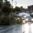La fuerte tormenta de lluvia y viento que este miércoles ha afectado en el Campo de Tarragona ha dejado un rastro de desperfectos que muchas poblaciones.