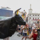 El Bou ha sortit pels carrers de Reus per celebrar les festes de Sant Pere