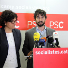 Imagen de archivo del diputado socialista Carles Castillo, a la derecha.