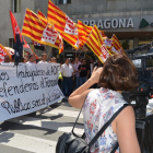 Momento en que la protesta ha cortado la circulación al paseig de España durante unos minutos.