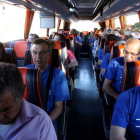 Uno de los autobuses que se dirigen a Barcelona para manifestarse contra el Plan Hidrológico.