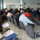 Pla general de la sala d'actes de la Comunitat de Regants de la Dreta a Amposta amb els assistents a la jornada de teledetecció agrícola organitzada per l'IRTA. Imatge del 10 de març de 2016