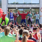 Els infants de Cambrils ballen per celebrar el Dia Mundial de l'Activitat Física