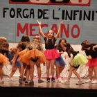Más de 300 alumnos homenajean en Mecano en el 3º Festival de Danza de Valls