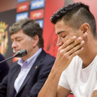 Xisco Campos, en la sala de prensa del Nàstic, mientras daba explicaciones sobre su marcha. El futbolista se emocionó en varias ocasiones.