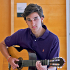 Hugo Campoy va entrar a l'escola de música amb sis anys i ara se'n va a fer el grau superior a Alacant.