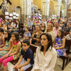 Nens i famílies a l'església de Sant Agustí.