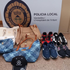 La Policia Local i els Mossos fan vuit comissos de productes comprats al top manta