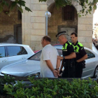 Una discussió entre tres homes acaba amb un ferit i un detingut a la plaça dels Carros