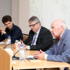 Serramià, Agràs i Jujol, durant la presentació dels anells a la Casa de Cultura.