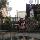 Los balcones del Barrio Antiguo de Cambrils se convierten en escenarios musicales
