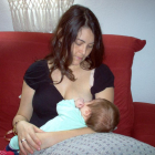 El amamantamiento materno no tan sólo beneficia a los bebés, sino también a las madres.