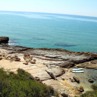Pla general del moll romà localitzat a la platja de Roca Plana, a Tarragona, amb la punta de la Móra al fons.