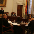 Plano abierto del pleno de Reus el 1 de diciembre de 2017, con el alcalde, Carles Pellicer, de pie.
