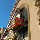 Imagen del reloj restaurado de la fachada del Mercado Central.