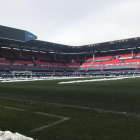 Imatge del camp de l'Osasuna on e spot veure la neu retirada pels operaris del club.