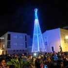 La Pobla dio la bienvenida a las fiestas con el encendido del árbol de Navidad.