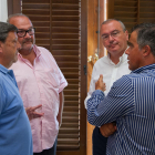 Xavier Llastarri, Joan Oliver, Carles Pellicer i Jordi Cervera, ahir en la reunió al palau municipal.