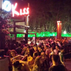 El Ayuntamiento limita la concentración de discotecas y bares musicales a una misma zona.