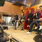 Fran Carbia, Edgar Badia, Natxo González, David Querol y Jorge Díaz respondieron a las preguntas de sus pequeños y jóvenes aficionados.