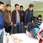 La plantilla del CF Reus va visitar ahir nens i adol·lescents que passen aquests dies hospitalitzats.