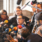 L'advocat de la defensa Jaume-Alonso Cuevillas durant la compareixença després de la vista de Carles Puigdemont i els quatre consellers cessats a Brussel·les.