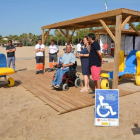 El Ayuntamiento y Cruz Roja han presentado este jueves el nuevo espacio habilitado en la playa.
